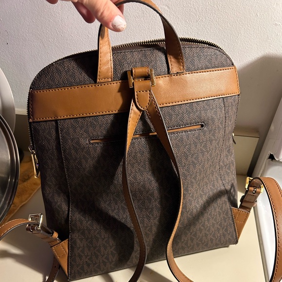 Michael Kors Rhea medium slim backpack - Picture 2 of 2